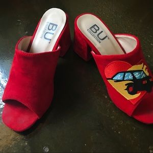 BU COLLECTION red mules